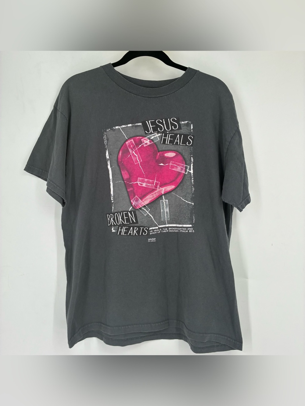 Vintage Y2K 2011 Jerusso Jesus Heals Graphic Tee T Shirt Pink Heart Short Sleeve